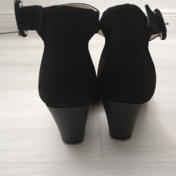 Cinderella of Boston black wedge sandals - Picture 4 of 4